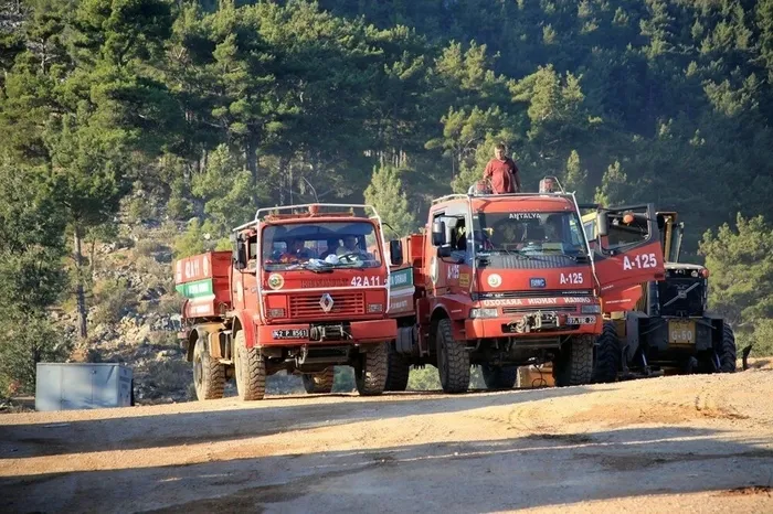 Son dakika: Bakan Pakdemirli'den Mersin ve Hatay'daki orman yangınlarına ilişkin açıklama! - 5