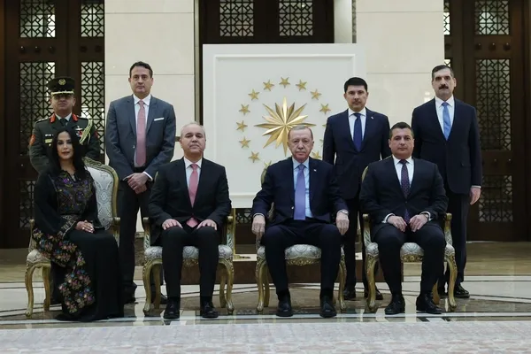 baskan-erdogana-buyukelcilerden-guven-mektubu-1706624603661.jpeg Başkan Erdoğan'a büyükelçilerden güven mektubu! Tek tek kabul etti - 1
