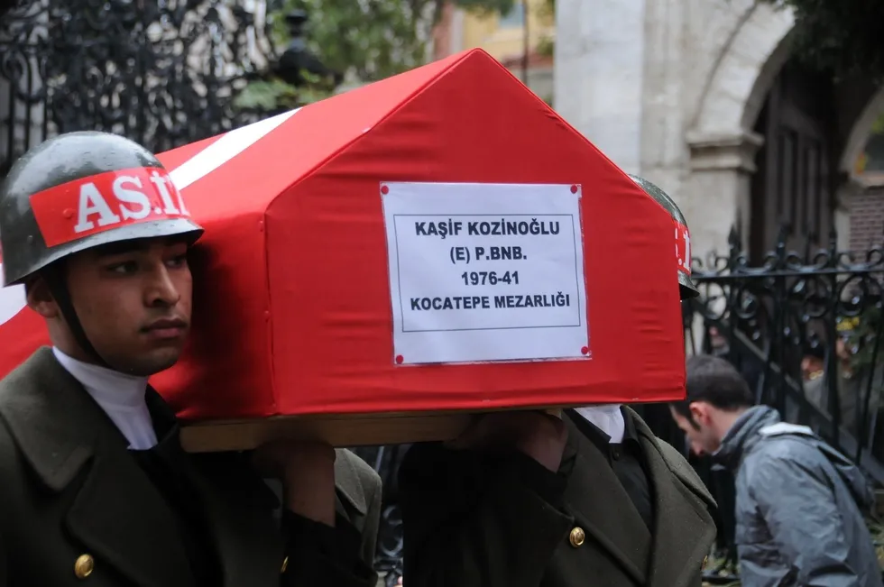 Kaşif Kozinoğlu’nun mezarı 15 yıl sonra açıldı: Bozulmayan yumuşak dokular! Şüpheli ölümün sırrını adli tıp çözecek - 3