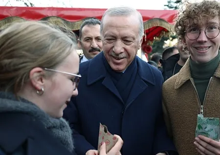 Başkan Erdoğan İstanbul'da! Sultanahmet'te vatandaşların kandilini kutladı