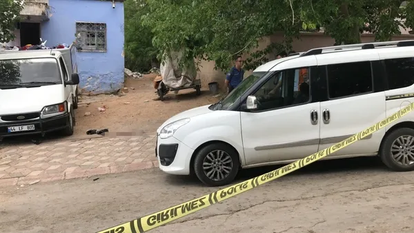 elazigda-kahreden-olay-16-yasindaki-cocuk-arkadasini-tabancayla-kafasindan-vurdu-1654777526861.jpg Elazığ’da kahreden olay! 16 yaşındaki çocuk arkadaşını tabancayla kafasından vurdu - 1