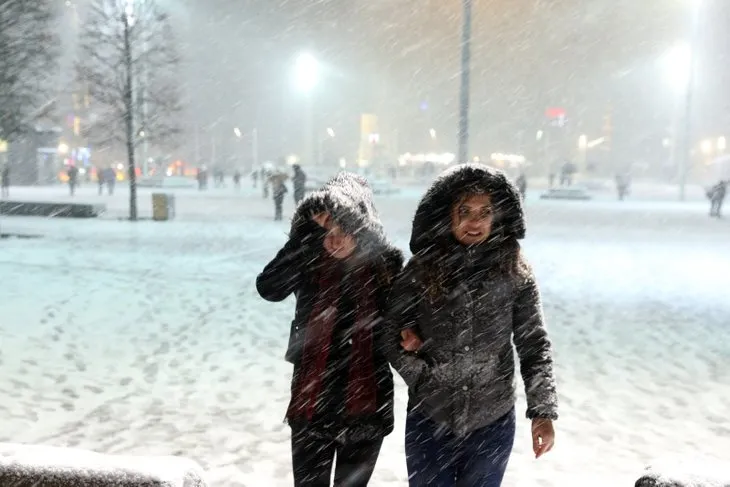 İstanbul’a kar geliyor! Sıcaklık 20 derece düşecek | Son dakika hava durumu açıklaması