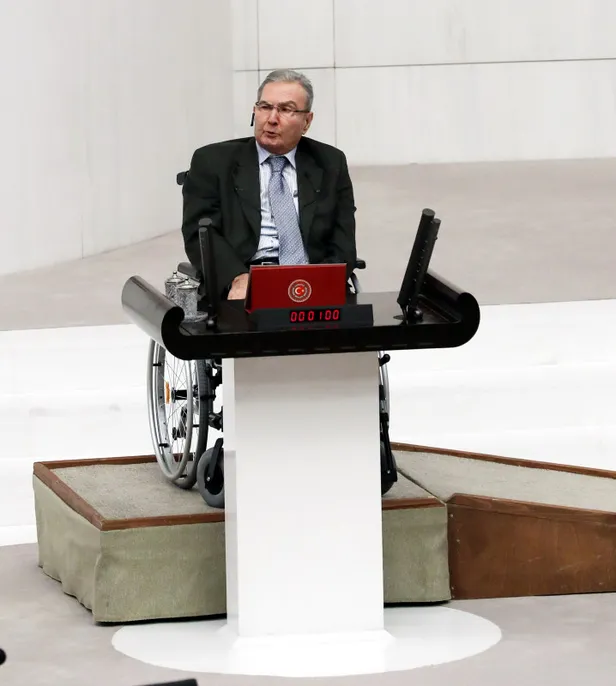 Deniz Baykal kimdir, kaç yaşında, sağlık durumu nasıldı? Deniz Baykal neden vefat etti? Hastalığı neydi? Hayatı ve kariyeri...