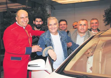 Mehmet Ali Erbil gençleşti!