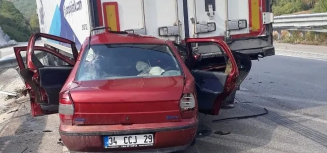 Tokat'ta otomobil tırın altına girdi: 3 ölü