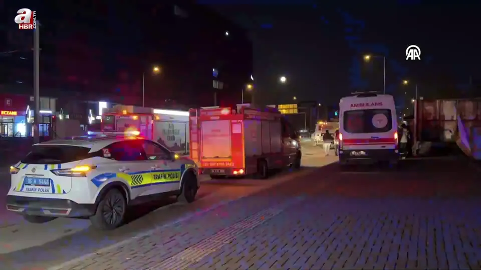 Bursa aydınlatma direğine çarpan otomobildeki 1 kişi öldü, 1 kişi yaralandı