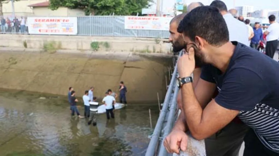 Sulama kanalına giren inşaat işçisi boğularak can verdi