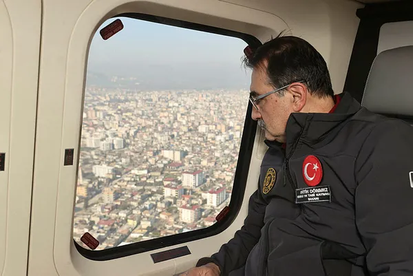 Bakanlar deprem bölgesinde anbean çalışmaları takip ediyor! Sıcak gelişmelere anlık reaksiyon sağlanıyor