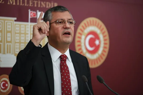 teroristlere-arka-cikan-ozgur-ozele-bakan-soyludan-tepki-chpde-bunun-hesabini-soracak-bir-vatansever-yok-mu-1668196993082.jpg Teröristlere arka çıkan Özgür Özel'e Bakan Soylu'dan tepki: CHP’de bunun hesabını soracak bir vatansever yok mu - 2