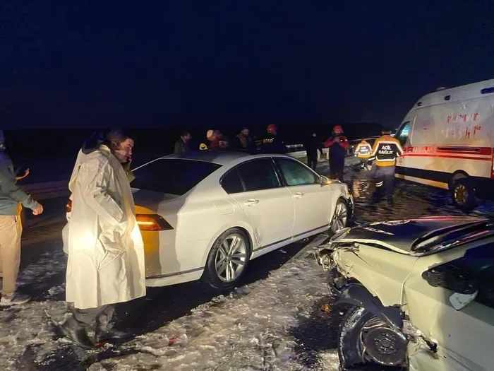 otoyolda-gorus-sifirlandi-12-arac-birbirine-girdi-1743818941796.jpg FOTOĞRAF: İHA