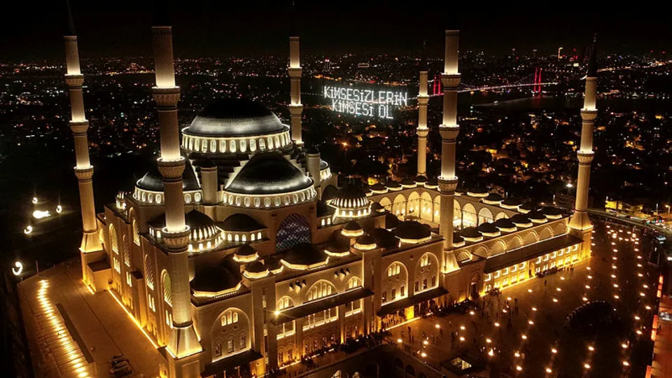 Milyonlar Büyük Çamlıca Camii'ne akın etti! 2 yılda 12 milyon ziyaretçiyi ağırladı