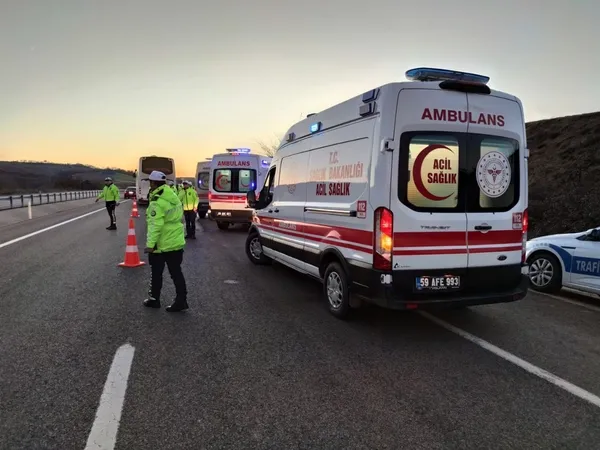 Son dakika: Tekirdağ'da kamyon ile otobüs çarpıştı: Feci kazada çok sayıda yaralı var! - 6