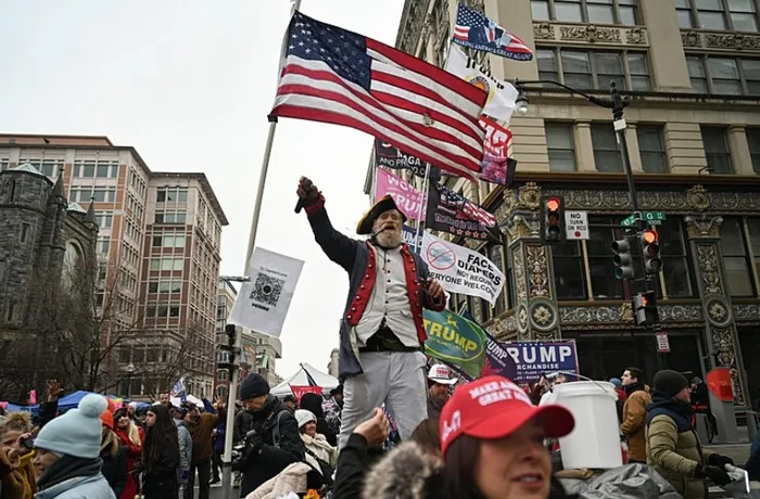 trumptan-zafer-mitinginde-govde-gosterisi-tum-dunyaya-seslendi-ucuncu-dunya-savasinin-onune-gececegiz-1737353004378.jpg Foto: AFP