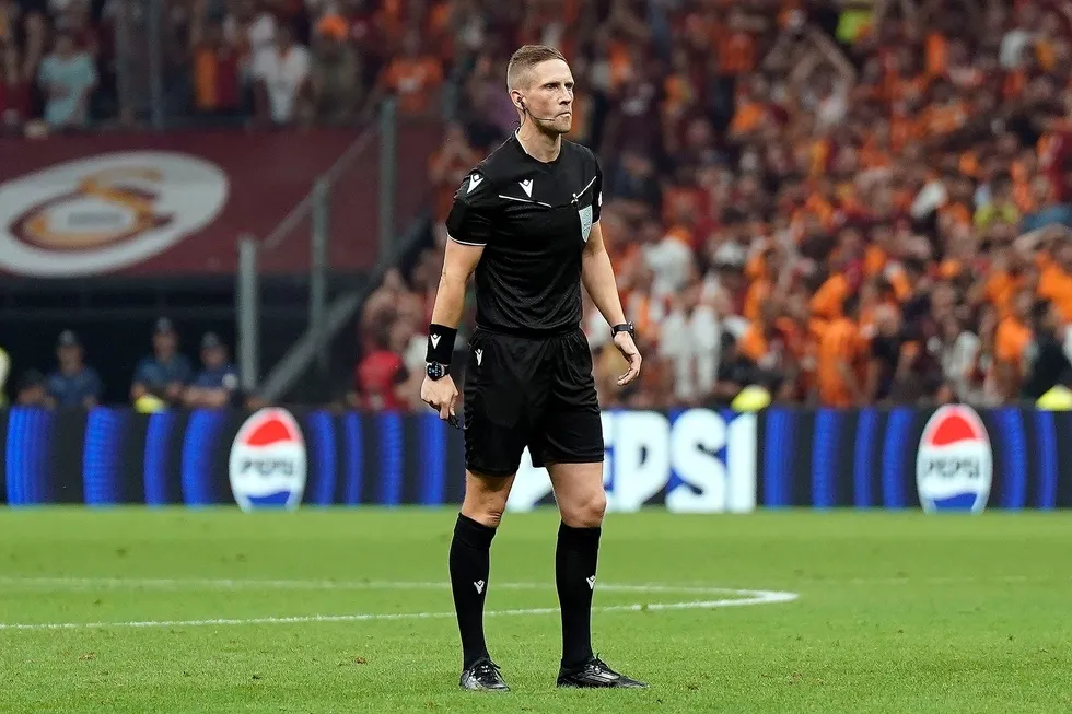 galatasaray-sporting-maci-ile-sampiyonlar-ligine-basliyor-sari-kirmizililarin-portekiz-karnesi-umut-verici-goz-1788849899966.jpg Galatasaray Sporting deplasmanında Şampiyonlar Ligi'ne başlıyor: Cimbom, Portekiz'deki 5 maçta 2 galibiyet aldı - 4