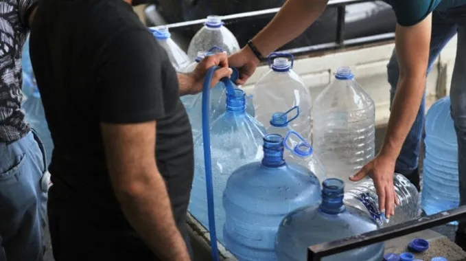 Bursa'da yasak öncesi su kuyruğu! 2,5 lira verip saatlerce beklediler - 3