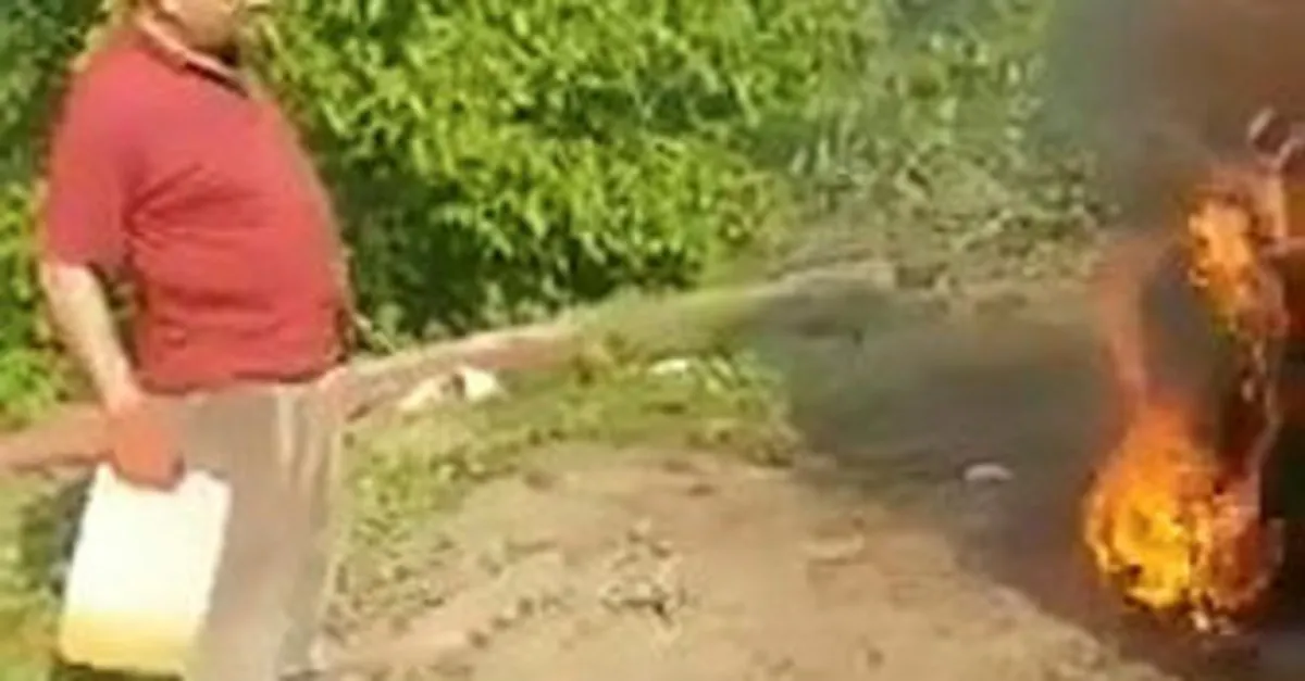 Son dakika: Sakarya'da şaşırtan olay! Lastiği sökemeyip sinirlenince... |Video