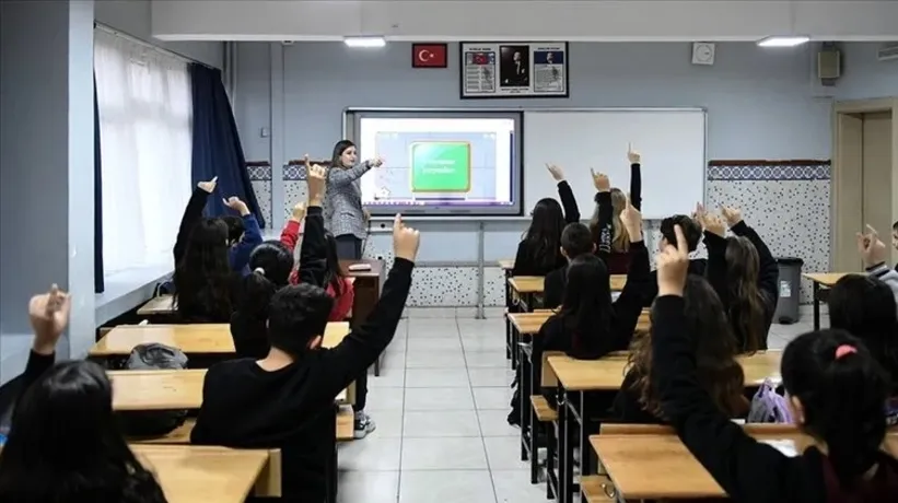 18 milyon öğrenci ders başı yaptı! İlk zil Yeşil Vatan için çaldı