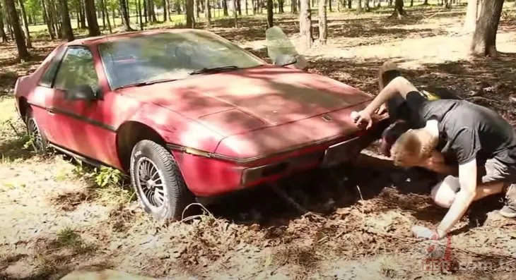 1985 model Pontiac Fiero’yu hurdalıktan alıp öyle bir hale getirdiler ki! Görenler gözlerine inanamadı