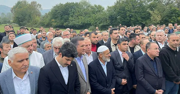 turkiye-bartindaki-maden-sehitlerini-son-yolculuguna-ugurluyor-a-haber-amasrada-1665920116212.jpg Türkiye Bartın'daki maden şehitlerini son yolculuğuna uğurluyor! A Haber Amasra'da - 4