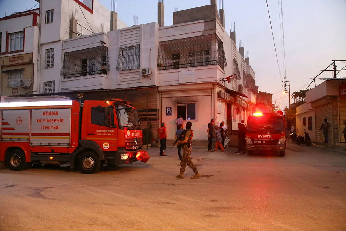 Adana'da aile sağlığı merkezinde yangın!