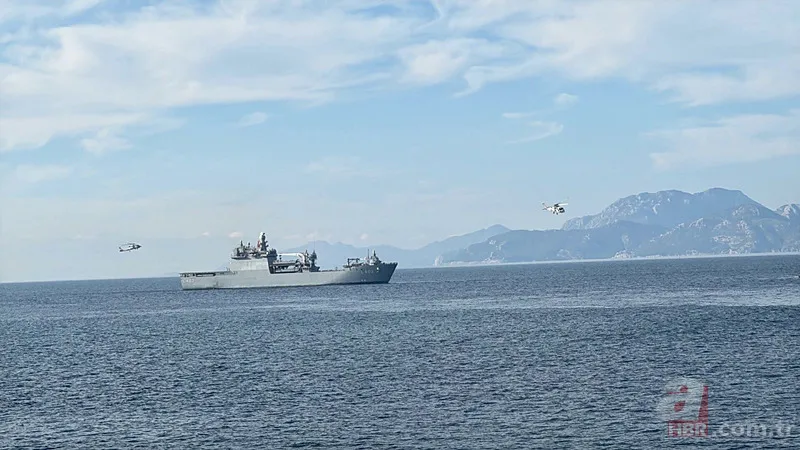 Mavi Vatan’da nefes kesen anlar! SAT timleri adaya bayrak dikti 3