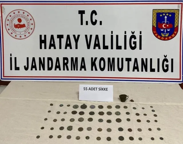 hatayda-evinde-55-sikke-bulunan-supheli-gozaltina-alindi-1645622564499.jpg Hatay'da evinde 55 sikke bulunan şüpheli gözaltına alındı - 1