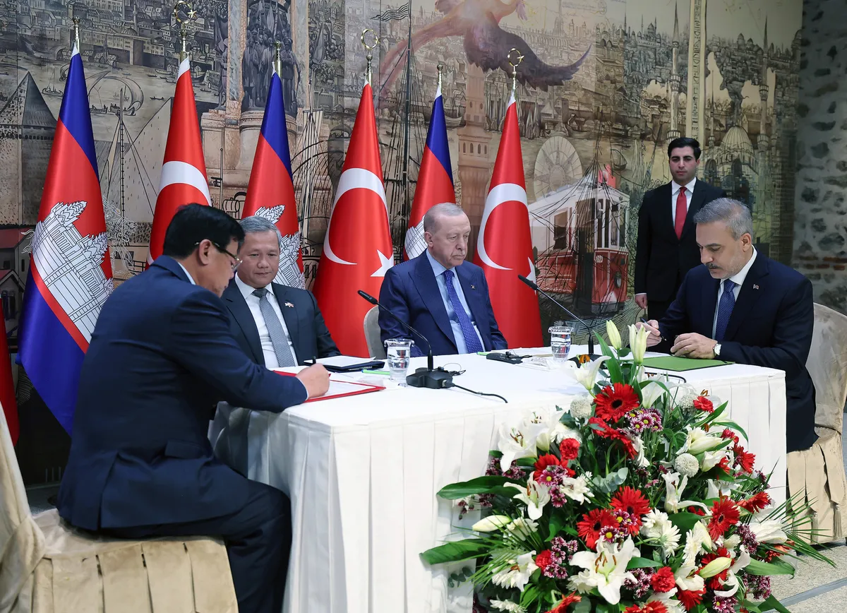 baskan-erdogan-kambocya-basbakani-hun-maneti-kabul-etti-1-milyar-dolarlik-ticaret-hedefi-1792171570216.jpg Başkan Erdoğan, Kamboçya Başbakanı Hun Manet’i kabul etti: 1 milyar dolarlık ticaret hedefi - 1