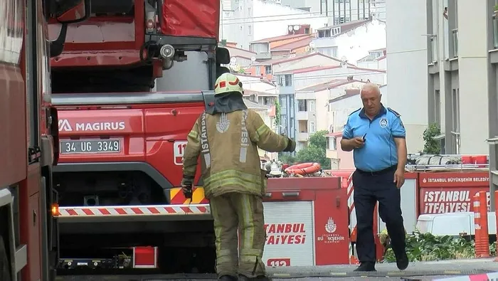 1720082851072.jpeg Esenyurt'ta 23 katlı binada yangın paniği - 1