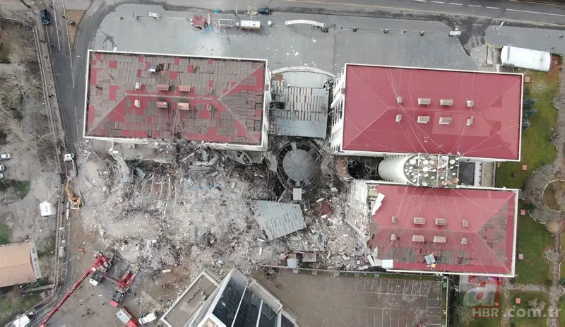 Galeria Sitesi'nin enkazını kaldırma çalışması başladı! 3