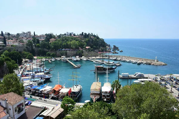 sicak-hava-antalyayi-vurdu-cadde-ve-sokaklar-bos-kaldi-1692788601556.jpg Sıcak hava Antalya'yı vurdu! Cadde ve sokaklar boş kaldı - 1