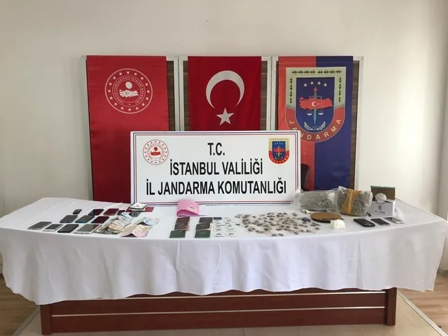 Jandarma, kadınları önce fuhuşta kullanan sonra uyuşturucu taşıtan örgütü çökertti - 1