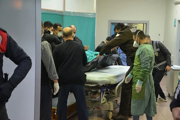 kahramanmarasta-bir-polisi-sehit-eden-hain-hastanede-oldu-1607036546463.jpg Kahramanmaraş'ta bir polisi şehit eden hain hastanede öldü - 1