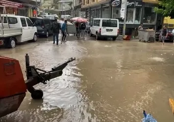 Bayburt'ta sağanak yağış hayatı felç etti
