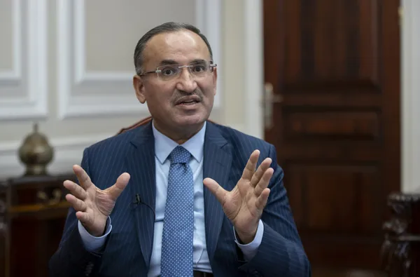 Son dakika: Yeni düzenlemeler yolda! Adalet Bakanı Bozdağ açıkladı: Kadına şiddet, sağlık personellerine saldırı, iyi hal indirimi...