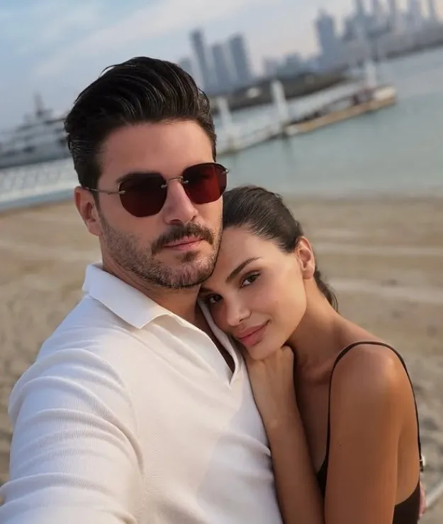 tolgahan-sayismandan-kainat-guzeli-esine-giyim-siniri-1774702523507.jpg Tolgahan Sayışman'dan kainat güzeli eşine "giyim" sınırı - 1