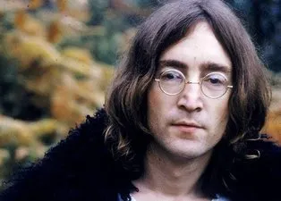 John Lennon'un gözlüğü 970 bin TL'ye satıldı