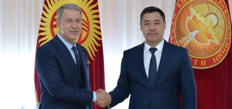 Milli Savunma Bakanı Hulusi Akar, Kırgızistan Cumhurbaşkanı Sadır Caparov ile görüştü