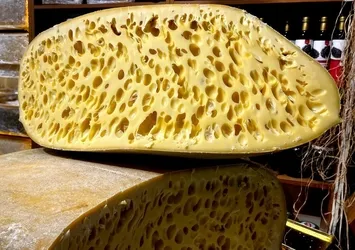 Kars'ın gravyer peyniri tescillendi! Her yıl yaklaşık 200-250 ton üretiliyor