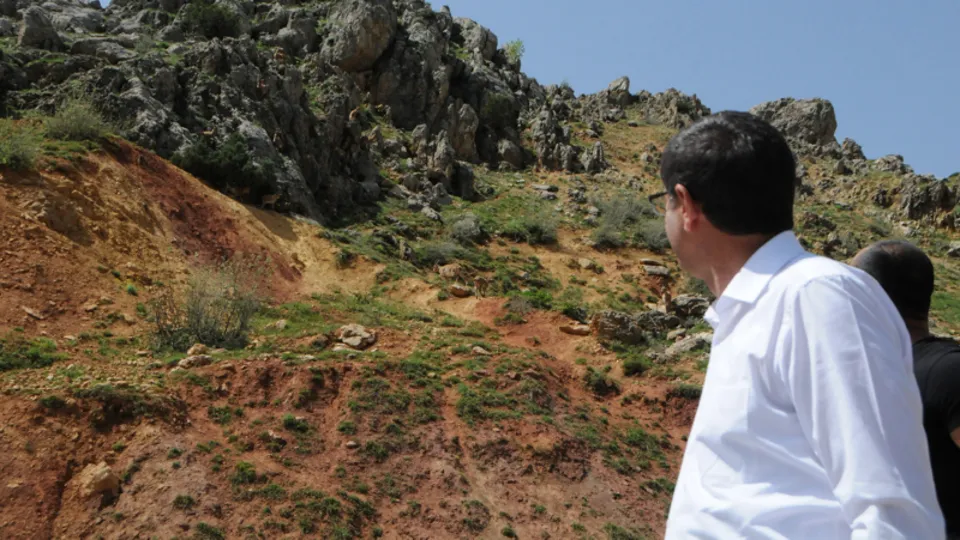 Tunceli'de görüntülendi! Arabalarından inip izlediler...