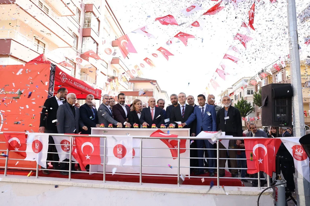 Keçiören Belediye Başkanı Turgut Altınok'tan vatandaşı tehdit eden CHP'li Mansur Yavaş'a tepki! Zorla bu makamlarda tutan yok