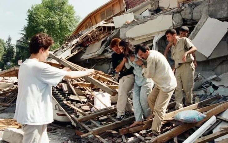 17 Ağustos Marmara Depremi'nin 22. yılı! Acı dolu kareler