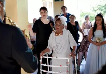 106 yaşında nişanlandı