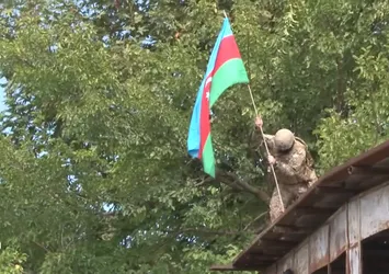 Son dakika: İşgalden kurtulan Cebrail'de Azerbaycan bayrağı dalgalanıyor