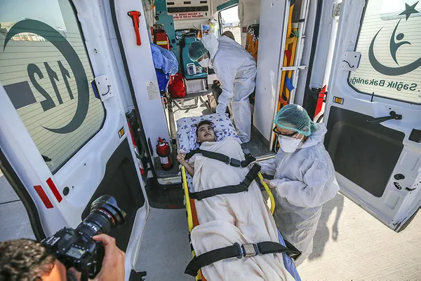 Türkmenistan'da yaşayan çocuk hasta Nihal Naz Aydın ambulans uçakla Türkiye'ye getirildi - 3