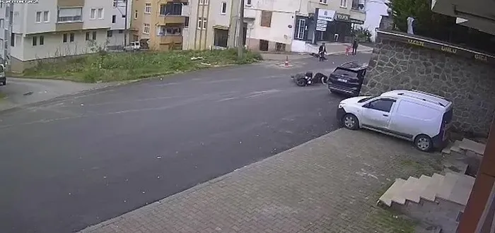 trabzondaki-motosiklet-kazasi-kamerada-5-yasindaki-ceylin-kurtarilamadi-1716583986169.jpeg Trabzon'daki motosiklet kazası kamerada! 5 yaşındaki Ceylin kurtarılamadı - 1