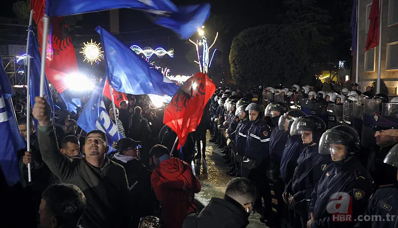 Tiran'da yolsuzluk iddiaları sokakları karıştırdı! Arnavutluk'ta Edi Rama hükümetine istifa çağrısı 6