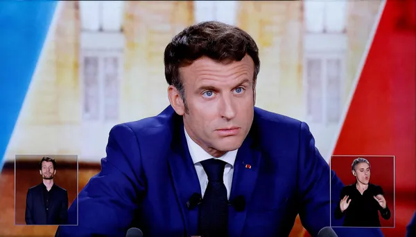 Fransa’da seçim yarışı iyice kızıştı! Macron ve Le Pen canlı yayında kozlarını paylaştı!