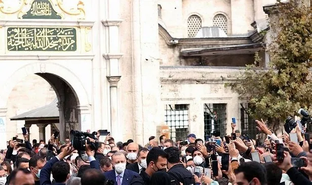 Başkan Erdoğan’dan Eyüpsultan’da kabristan ziyareti! Şule Yüksel Şenler ve Ahmet Kekeç’i unutmadı