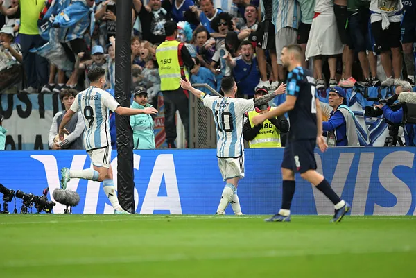 Futbol uzaylısı Messi iş başında! Hem attı hem attırdı kupaya göz kırptı! Arjantin 3-0 Hırvatistan MAÇ SONUCU
