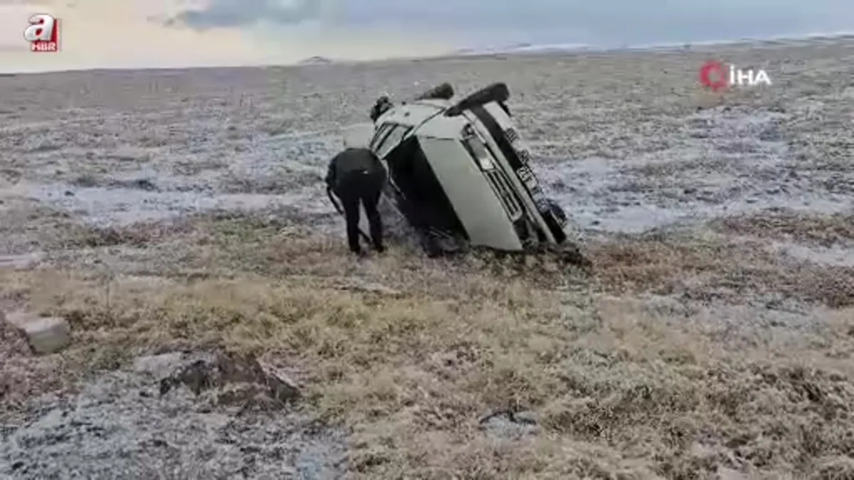 Adilcevaz’da otomobil şarampole yuvarlandı